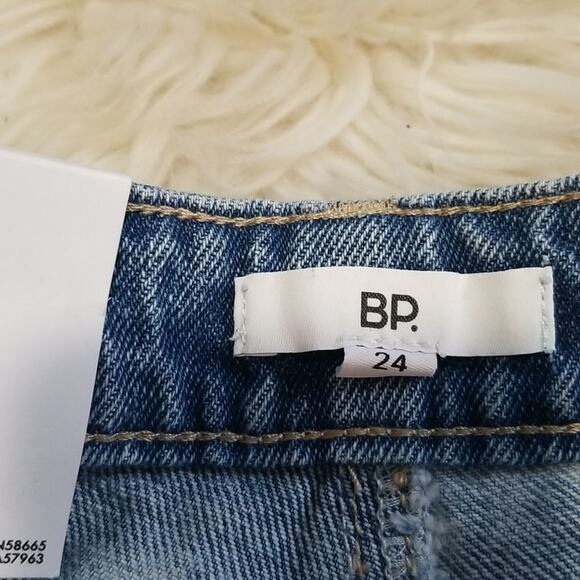 NWT BP. Destroyed High Rise Blue Bleach Dyed Jean Shorts Size 24" - Picture 4 of 11